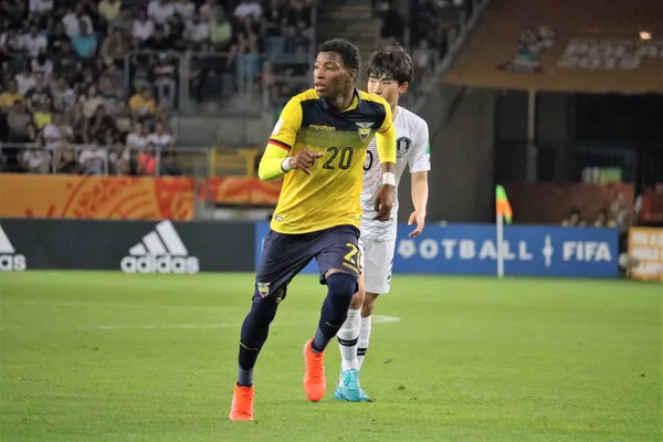 El joven volante ecuatoriano habló sobre el gusto que tiene un equipo nacional