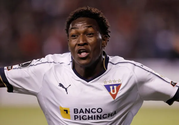 El jugador albo pasó por el equipo del entrenador ecuatoriano