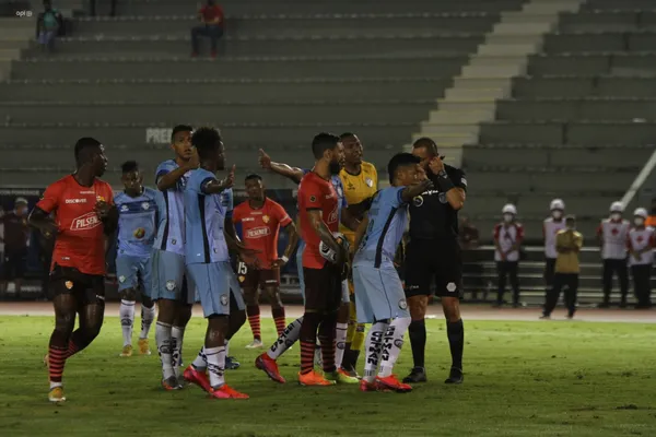 El jugador de Barcelona SC cobró bien el penal pero fue anulado