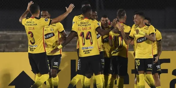 El jugador de Barcelona SC demostró que no está en el mejor nivel y los hinchas le dan con todo