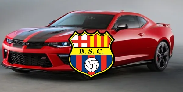 El jugador conduce un auto de gama alta, gracias a que invirtió bien su dinero