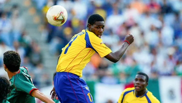 El jugador no da pie con bola y si no está lesionado, a su equipo lo golean