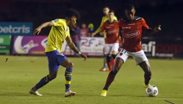 El jugador del ídolo fue expulsado, a jugada seguida fueron a llamarlo a los camerinos