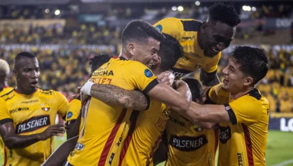 El jugador del ídolo parece amateur, en las redes ya no lo quieren en el equipo