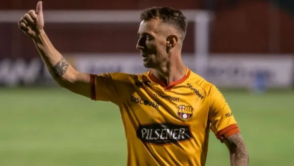 El jugador del ídolo se molestó luego del espectáculo en el Capwell