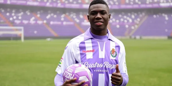 El jugador ecuatoriano no da pie con bola, mira lo que pasó ahora