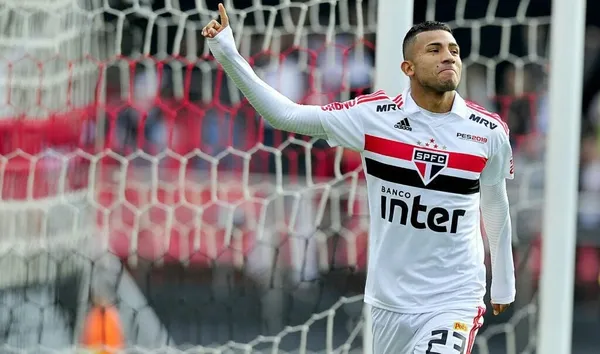 El jugador ecuatoriano perdió espacio en el fútbol brasileño