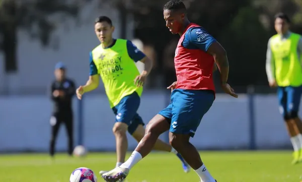 El jugador ecuatoriano ya entrena en el Querétaro