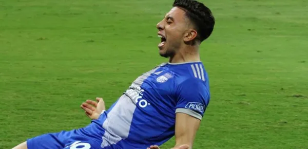 El jugador eléctrico se tatuó en su pierna el escudo de Emelec, mira la foto