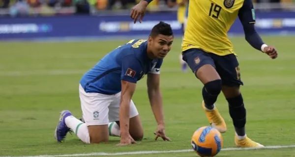 El jugador no estuvo de acuerdo con el empate y lo dejó claro cuando Casemiro se le acercó