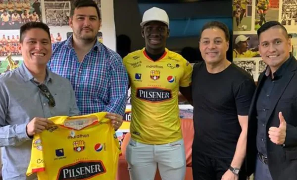 El jugador habló de más en las redes sociales y prácticamente se le terminó la carrera