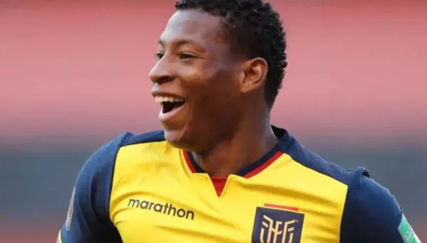 El jugador de la Selección Ecuatoriana está en Guayaquil y causó furor al lugar donde llegó