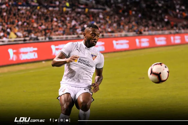 El jugador de LDU levantó críticas por los hinchas