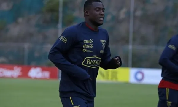 El jugador de Liga de Quito presume su auto