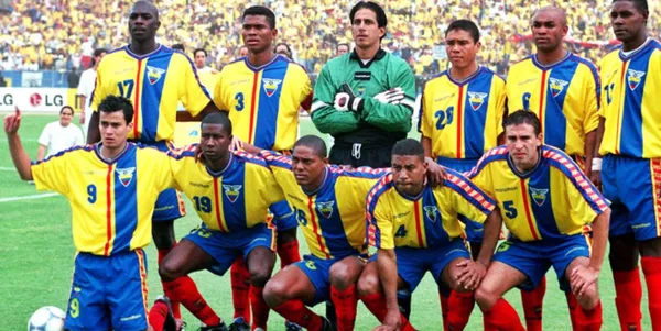 El jugador se arrodilló ante el técnico para que no lo sacara de la Selección Ecuatoriana