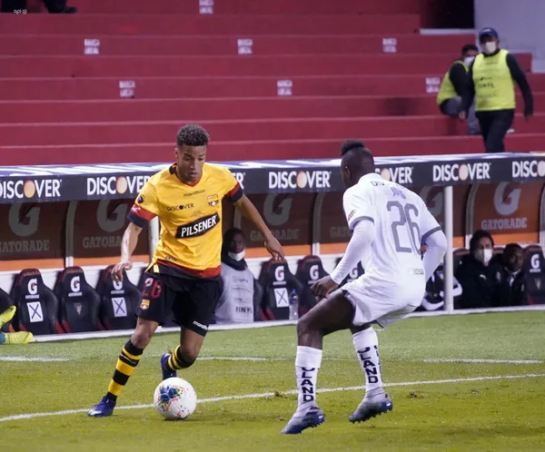 El lateral del "ídolo" podría jugar en el exterior