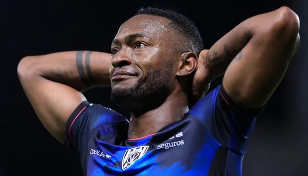 El lateral derecho tendría entre sus planes reforzar a un equipo peruano para la siguiente etapa