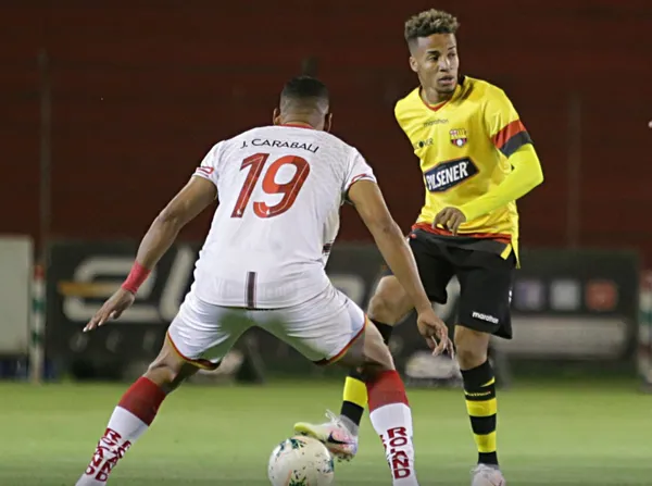 El lateral está en gran momento y le dieron otro apodo debido a su rapidez y sobretodo que no se cansa