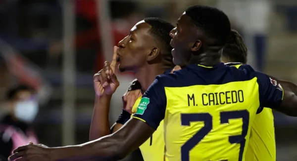 El lateral izquierdo anotó el primer tanto ante 'La Roja' que nos encaminó a la victoria histórica en Chile