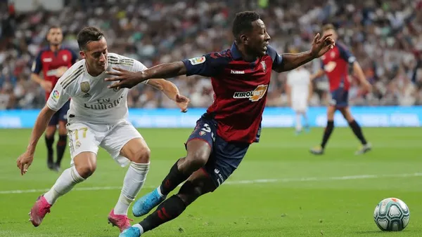 El lateral izquierdo ecuatoriano, Pervis Estupiñan, jugó los noventa minutos ante el Real Madrid y fue un dolor de cabeza por la banda