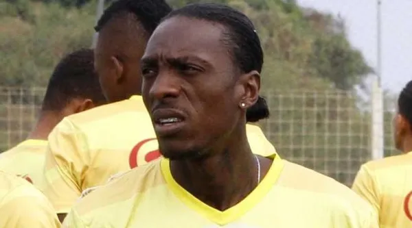 El lateral podría vestir una nueva camiseta en el fútbol ecuatoriano