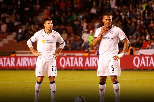 El lateral salió con mucho dolor tras su terrible fractura