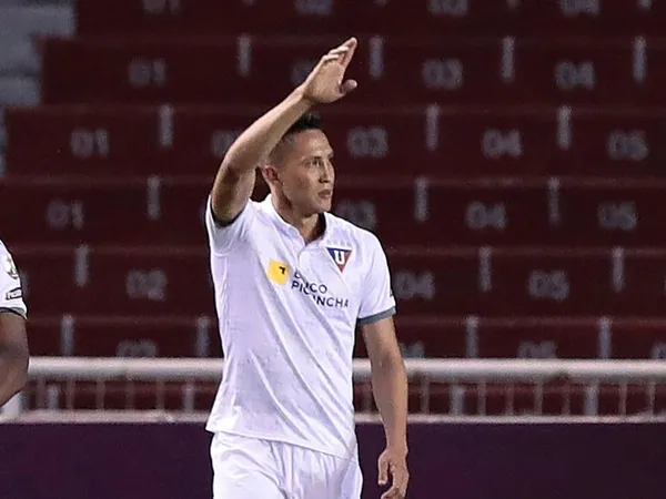 "El Mariscal" es observado desde el fútbol del exterior