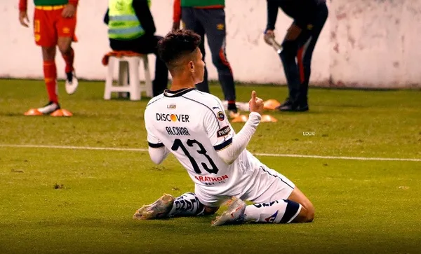 El mediocampista no logró terminar el cotejo