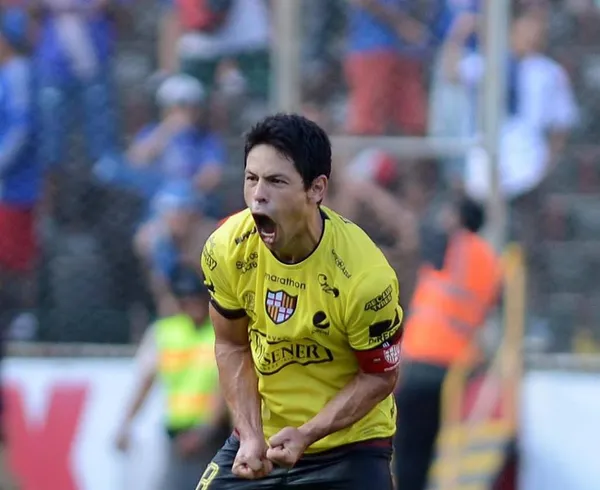 El mediocentro de Barcelona SC, Matías Oyola, convirtió 11 temporadas seguidas mientras que Lampard solamente llegó a 9