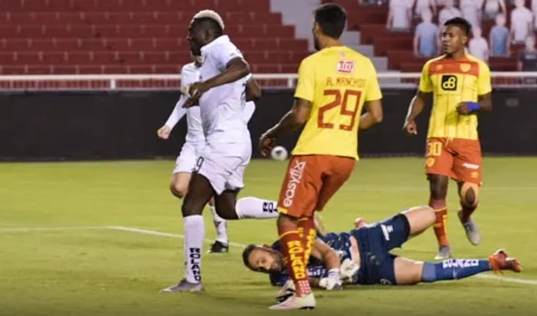 El "Papá" mira de cerca a este jugador que es pretendido por la "U"