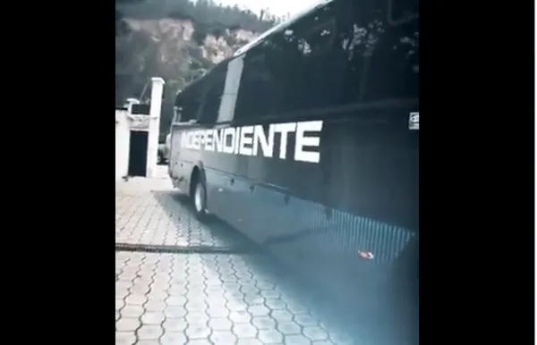 El peculiar nombre del bus en que se moviliza IDV