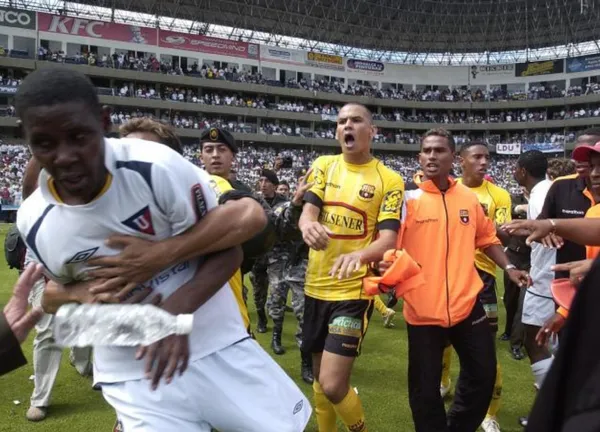 El polémico defensa colombiano fue protagonista de la batalla campal en Casa Blanca