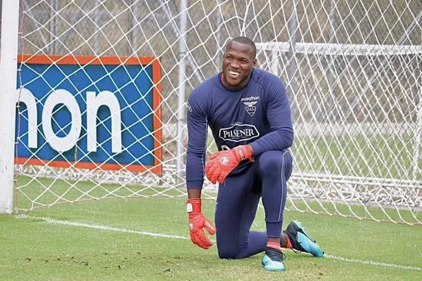 El portero busca seguir sumando minutos y su futuro podría estar en Guayaquil.