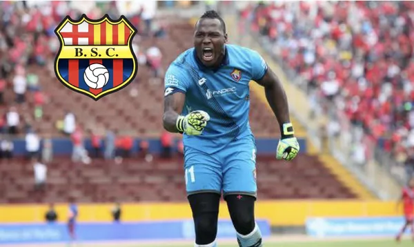 El portero ecuatoriano arremetió ante una pregunta en su Instagram