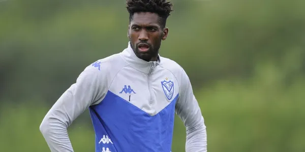 El portero ecuatoriano puede cambiar de equipo en el mismo fútbol argentino y lo busca un grande