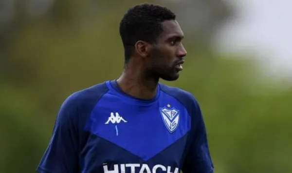 El portero ecuatoriano volvió a aparecer en el rol titular de Vélez ante Boca Juniors