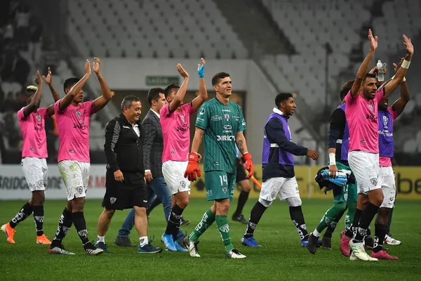 El portero Jorge Pinos tuvo que pasar varios obstáculos antes de poder ser candidato a jugar una final de Copa Sudamericana