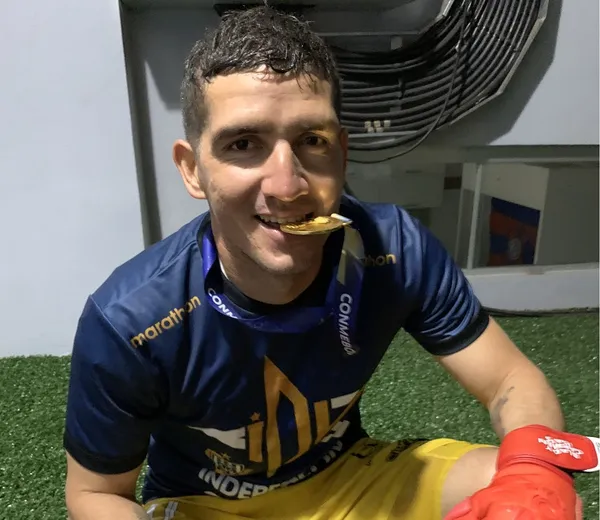 El portero Pinos fue pieza clave en la victoria de los Rayados sobre Colón de Santa Fe