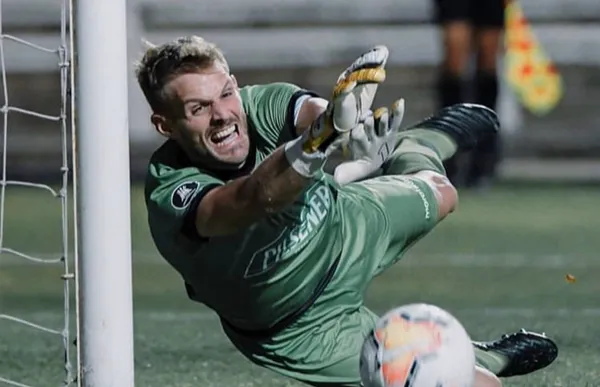 El portero se volvió a lucir