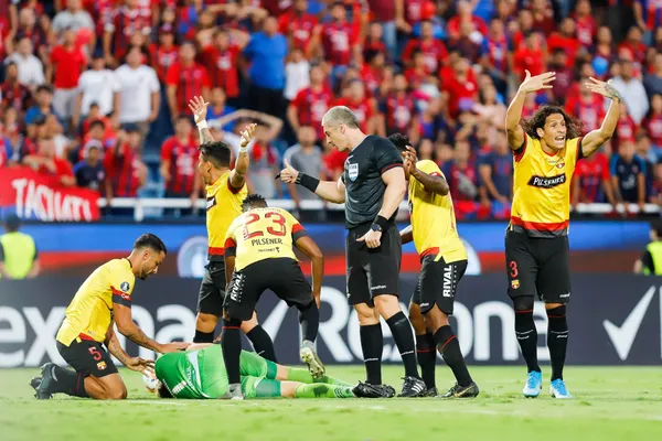 El portero sufrió un fuerte golpe en la cara