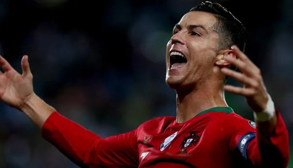 El portugués Cristiano Ronaldo hizo noticia por convertir su gol número 700