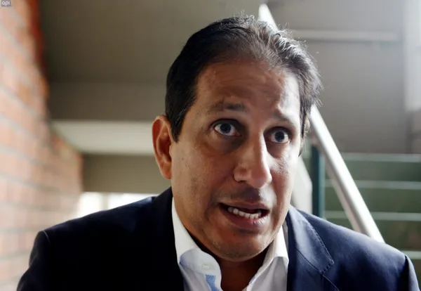 El presidente de Barcelona SC, José Francisco Cevallos, tuvo tuvo un problema mientras presentaba su candidatura a los socios