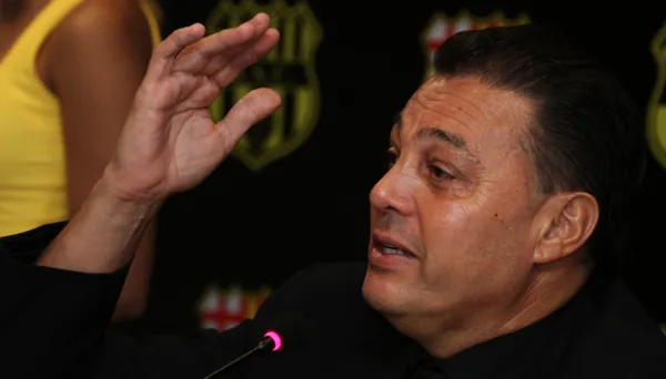 El presidente de Barcelona SC no toleró que desde Ecuador se haga eco de noticias malas sobre Byron Castillo