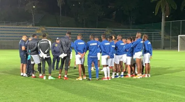 El primer 11 de Gustavo Alfaro tendría una sorpresa que nadie la esperaba