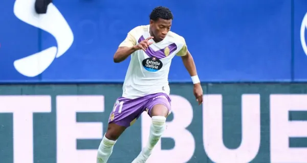 El Real Valladolid Gonzalo Plata está usando a Gonzalo Plata en una posición inesperada