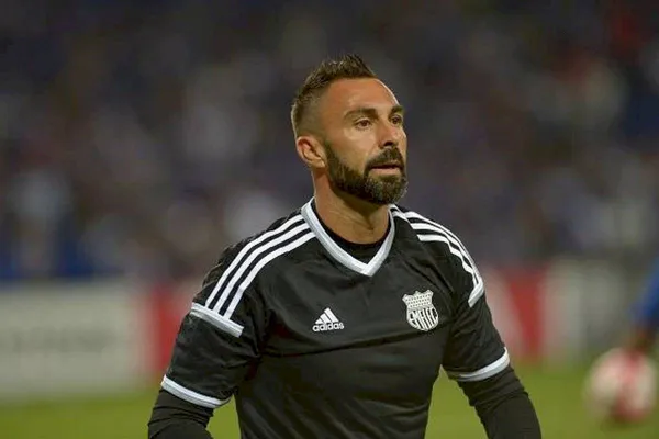 El Rifle volvió a al Capwell y fue ovacionado