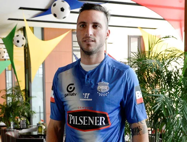 El "Tanque" está cerca de llegar al fútbol argentino y el "Bombillo" saldría beneficiado