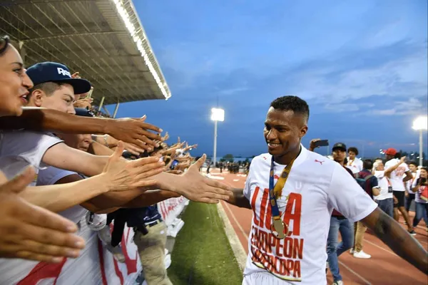 El Toño tiene su propia tarjeta dorada