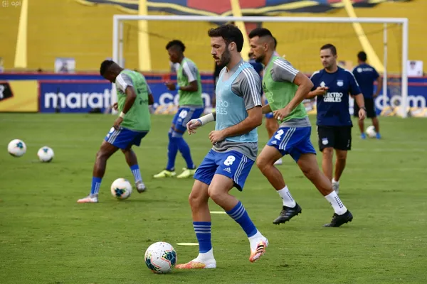 El uruguayo es el único jugador de Emelec que mantiene una regularidad en cada partido y la hinchada se lo reconoce