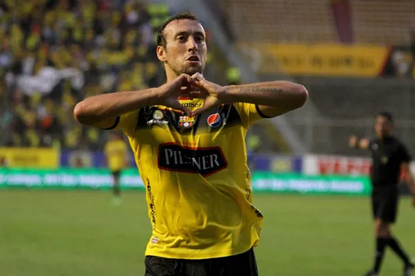 El volante arremetió contra Alfaro Moreno